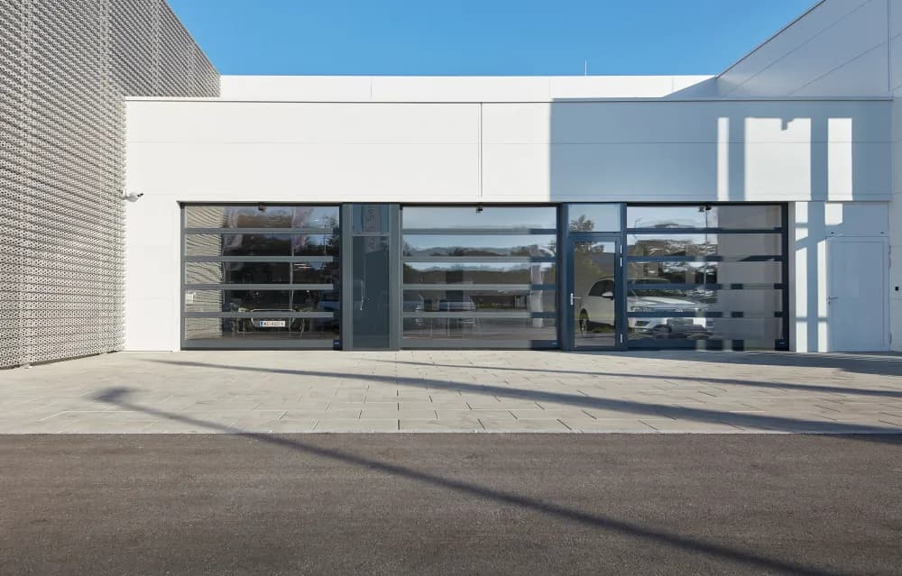 Hochwertige Sektionaltore für Ihr Gebäude in Tirol