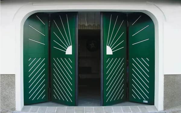 Energieeffizientes Falttor für Industriegebäude