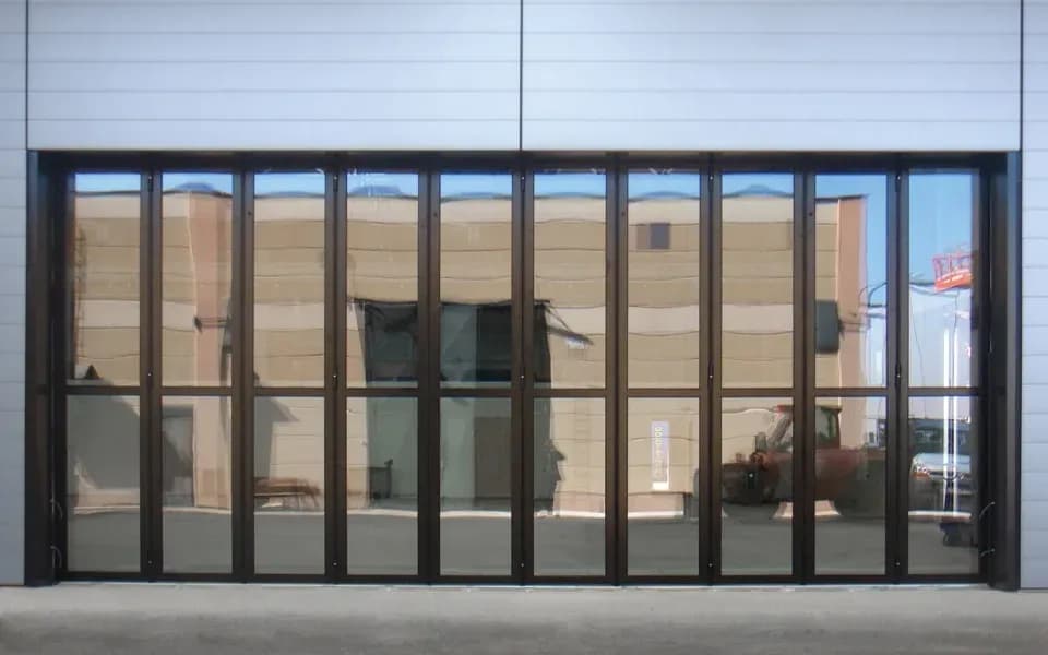 Hangar-Tore für Hubschrauber in Wien