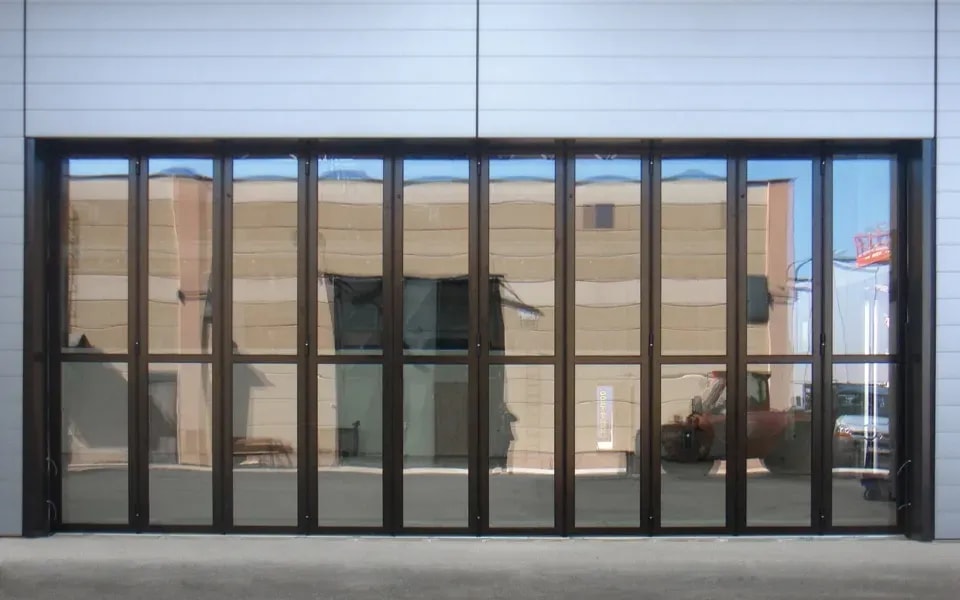 Hangar-Tore für Hubschrauber in Wien